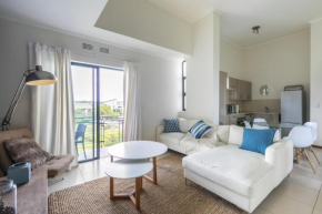 Modern apartment in a secure golf estate.WIFI